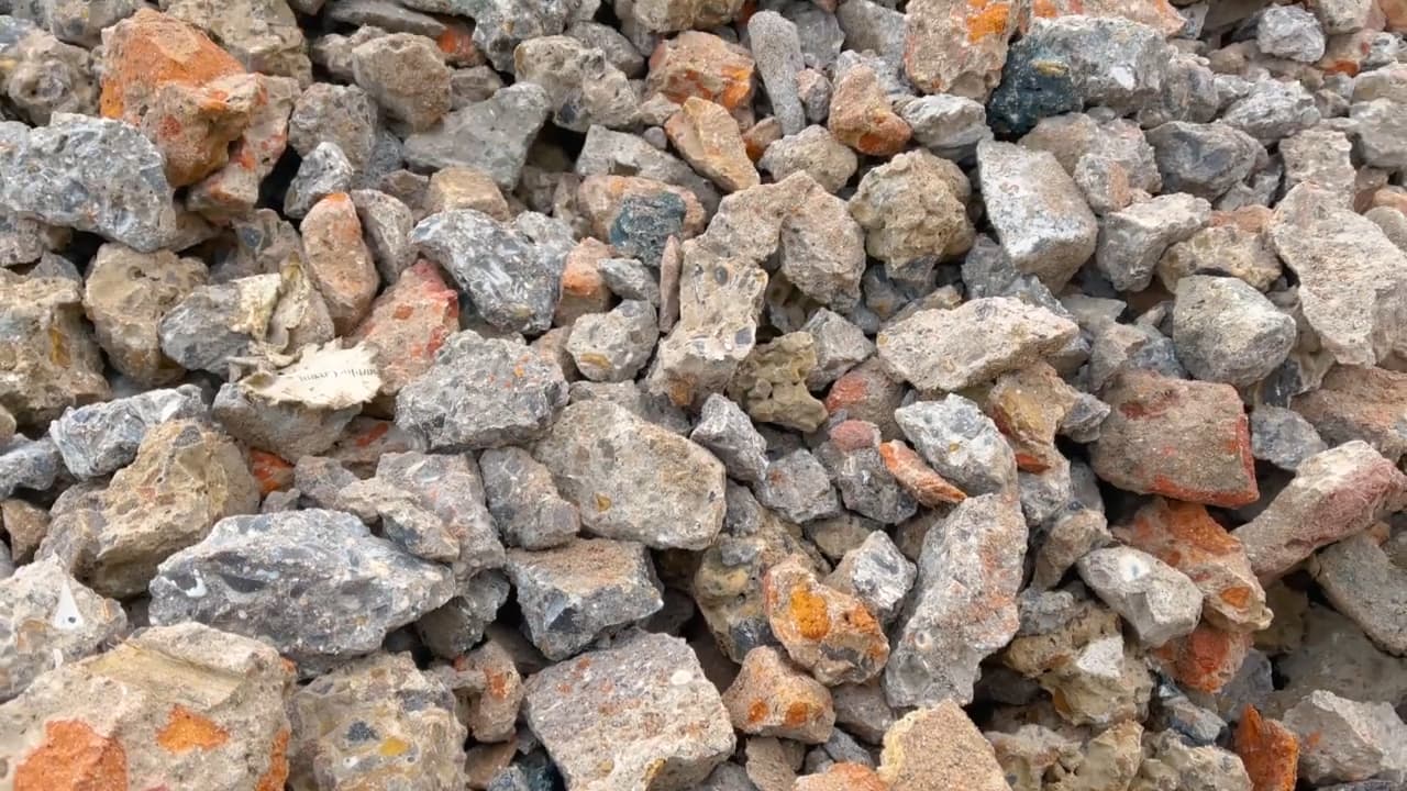 Close-up of J Mould recycled 6F5 crushed concrete 0/80mm: angular grey concrete with some brick