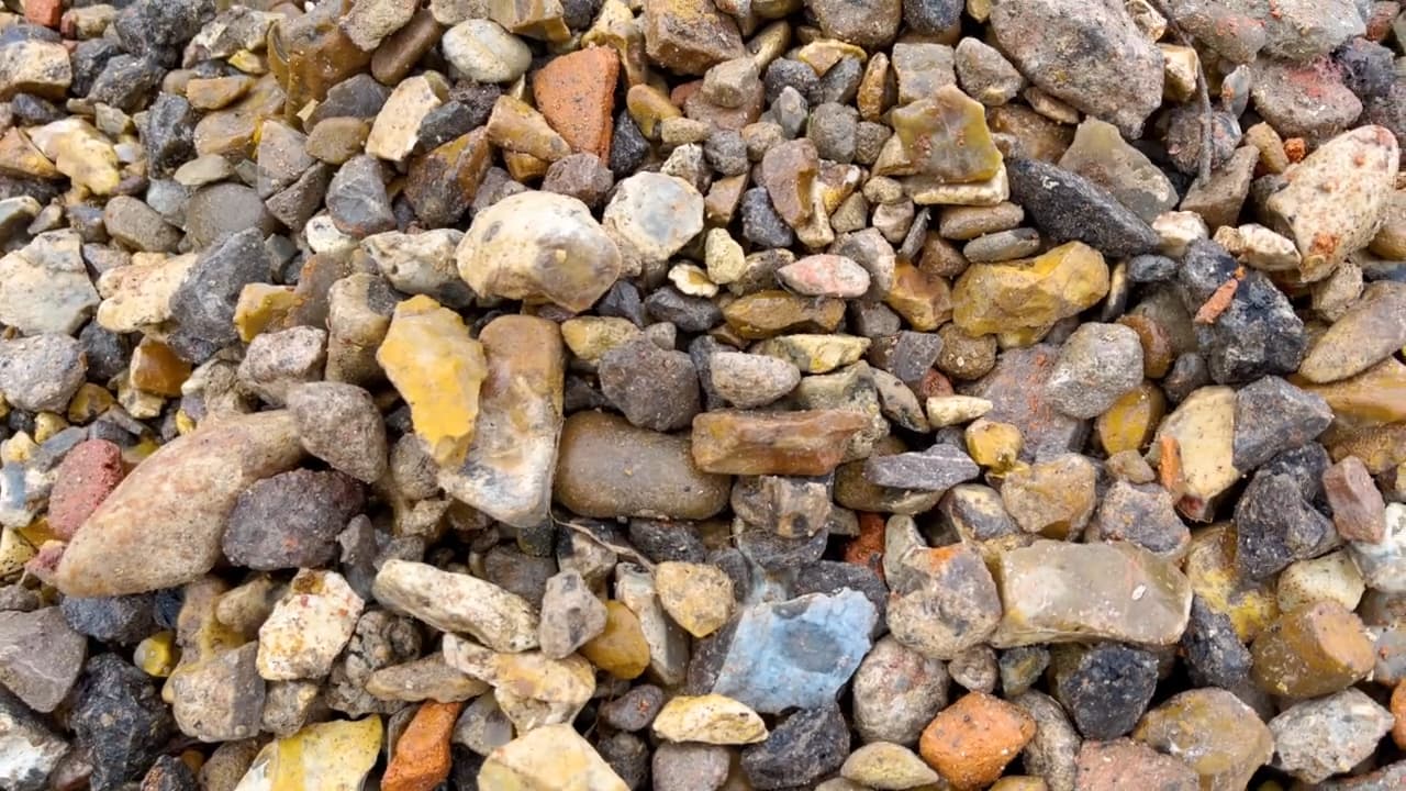 Close-up of J Mould 4/20mm Formpave grading: small recycled gravel with flint and brick chips